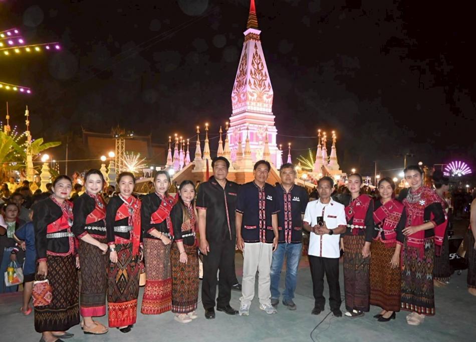 เข้าร่วมพิธีเปิดงานนมัสการองค์พระธาตุพนมจำลอง อำเภอห้วยเม็ก